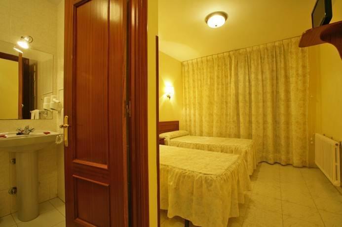 Hotel Monte Y Mar Colunga Phòng bức ảnh